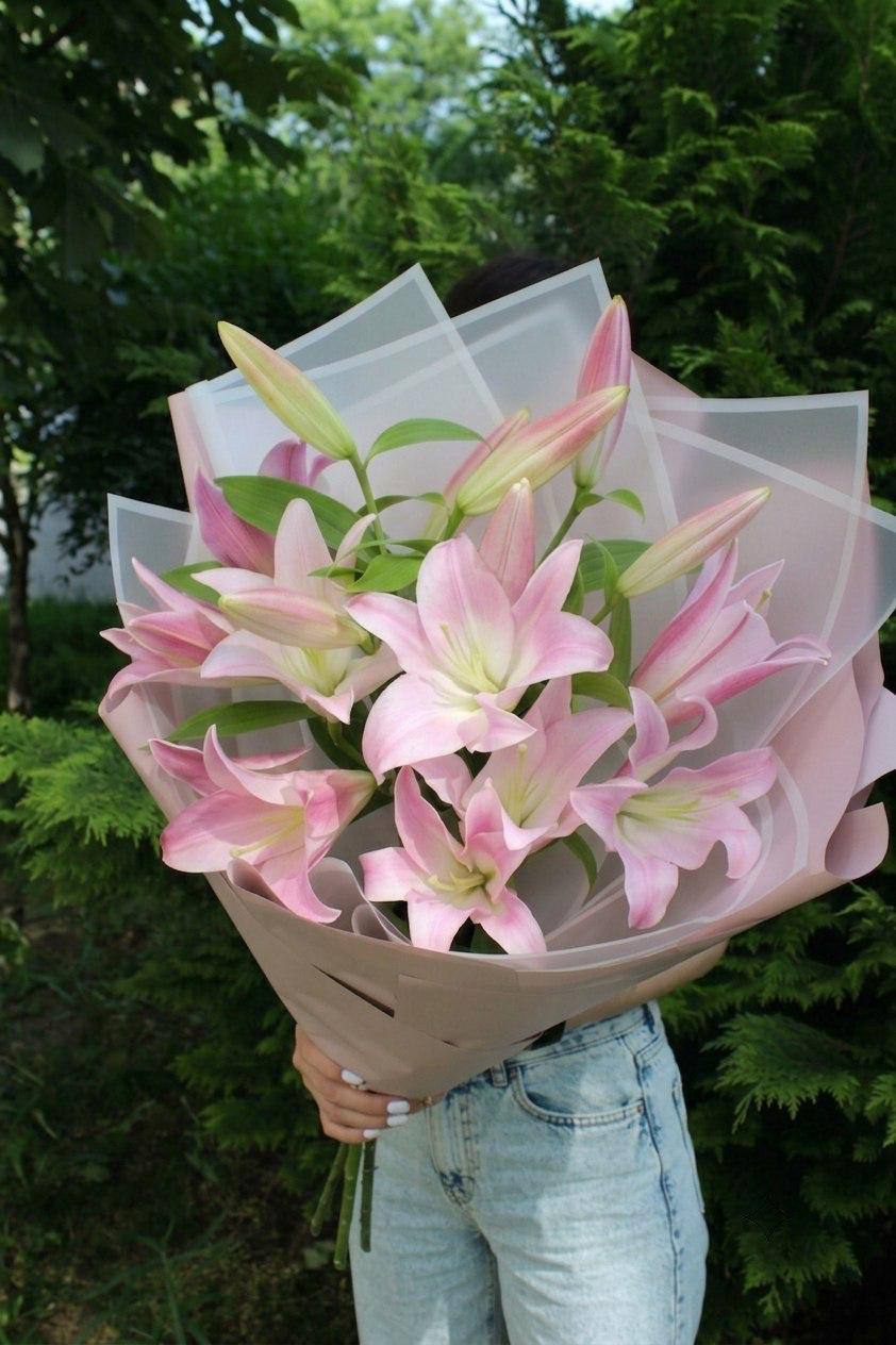 Моно-букет из 3 лилий